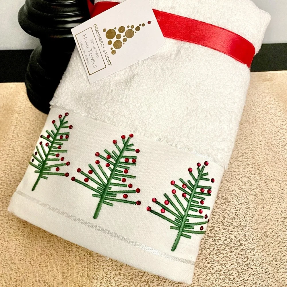 NWT SET OF 2 Jeweled Christmas Tree Hand Towels